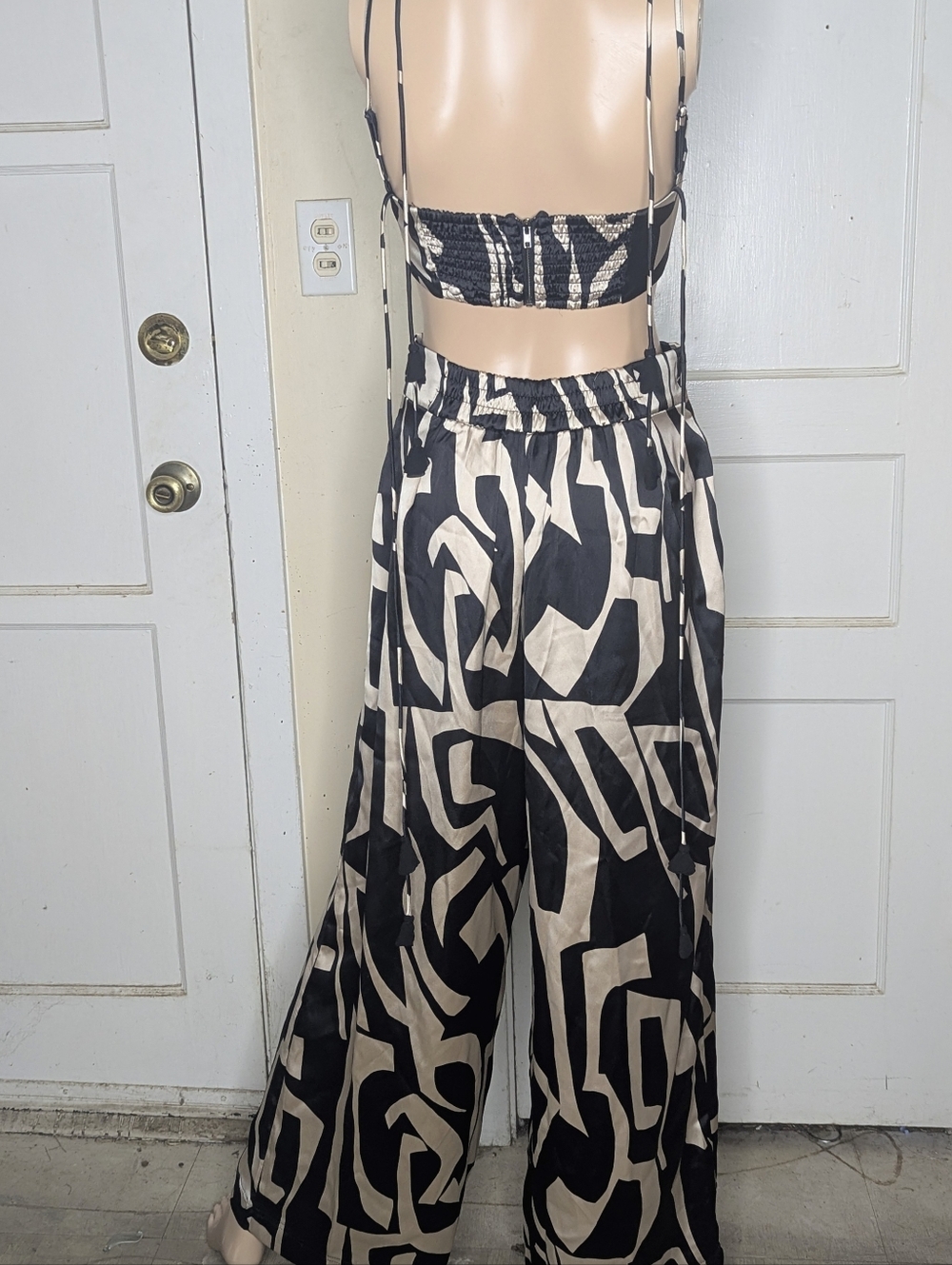 House Of Harlow 1960 Satin Geometric Print Two-Piece Pant Set Size Small - Picture 7 of 12